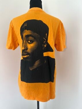 NWOT Tupac Pump Ya Fist T-Shirt Size XS 2pac 

0027